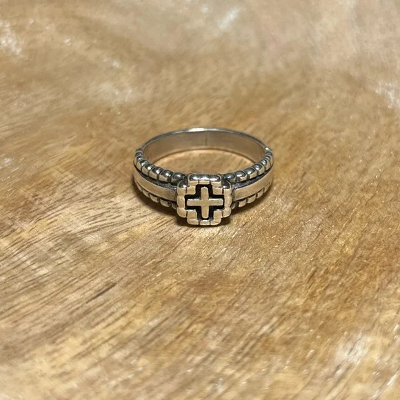 *SOLD* Cross 925 Sterling Silver Ring - Picture 1 of 12
